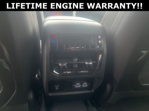 Used 2024 Jeep Grand Cherokee L Laredo image 14