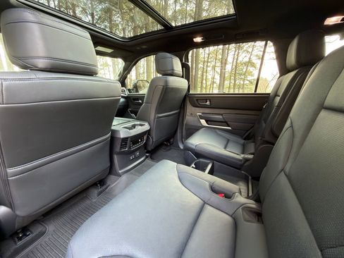 Used 2025 Toyota Sequoia Platinum image 15