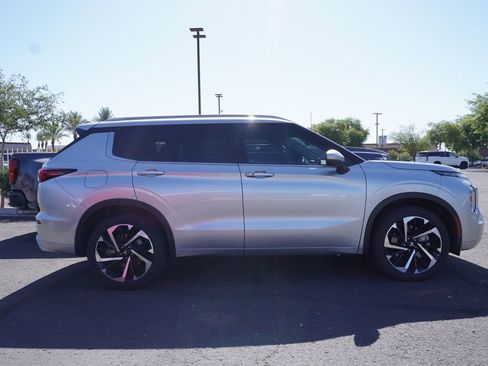 Used 2024 Mitsubishi Outlander SEL FWD image 4