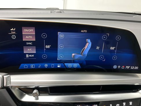 New 2025 Cadillac Lyriq Luxury image 19