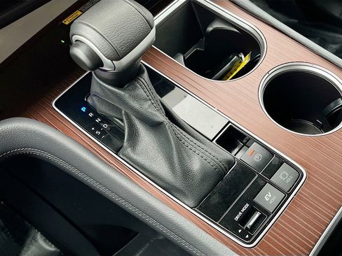 Used 2024 Toyota Sienna XLE w/ XLE Plus Package image 17