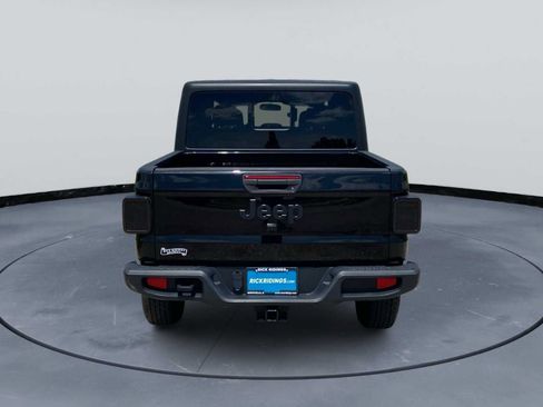 Used 2022 Jeep Gladiator Sport AWD/4WD image 4