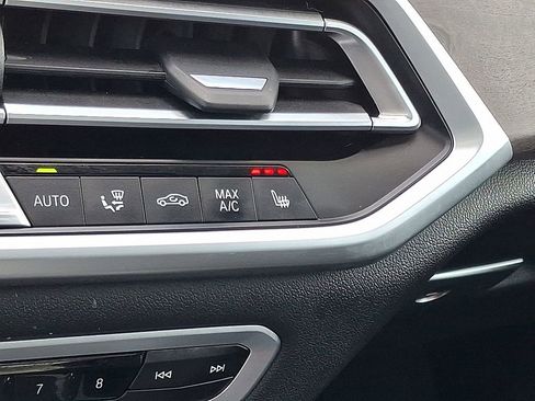 Used 2022 BMW X5 xDrive40i w/ Premium Package image 24