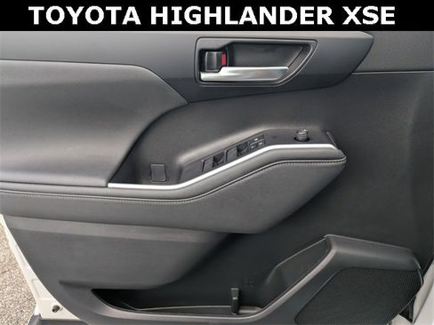 Used 2023 Toyota Highlander XSE image 27