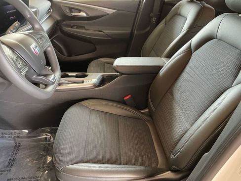Used 2025 Buick Envista Preferred image 25
