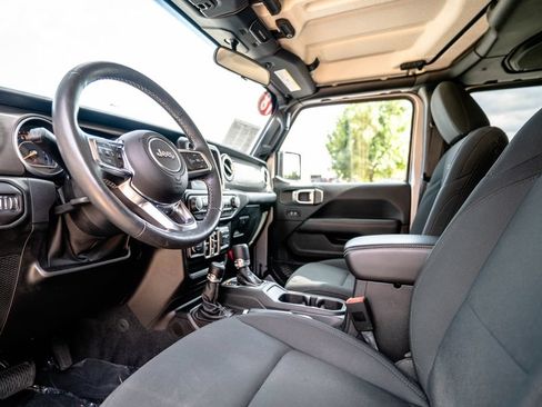 Used 2018 Jeep Wrangler Unlimited Sahara w/ Cold Weather Group AWD/4WD image 5