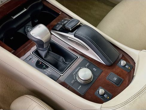 Used 2016 Lexus LS 460 w/ Comfort Package RWD image 17