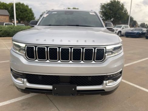Used 2023 Jeep Wagoneer L 4WD image 2