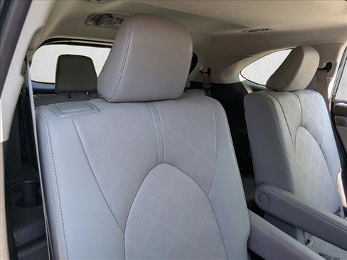 Used 2021 Toyota Highlander Platinum image 21
