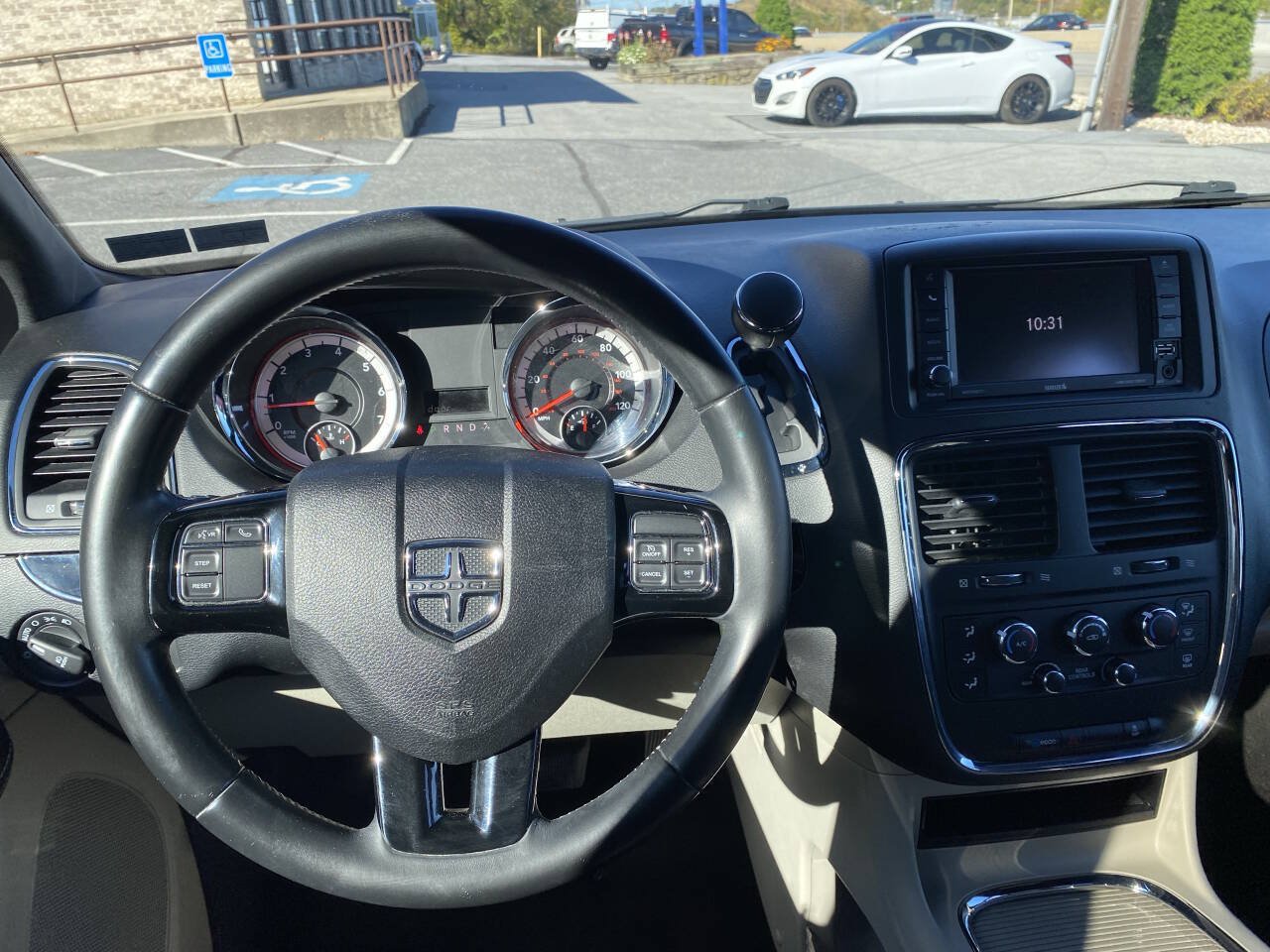 Used 2018 Dodge Grand Caravan SXT FWD image 29
