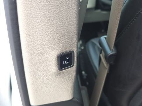 Used 2024 Chrysler Pacifica Limited FWD image 24