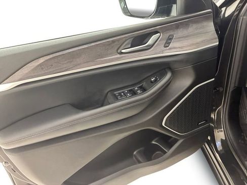 Used 2022 Jeep Grand Cherokee L Limited image 13