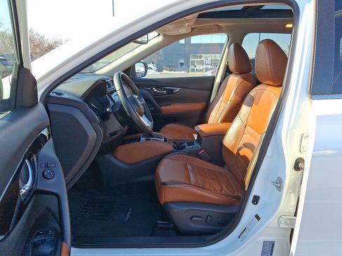 Used 2019 Nissan Rogue SL w/ Premium Package image 15