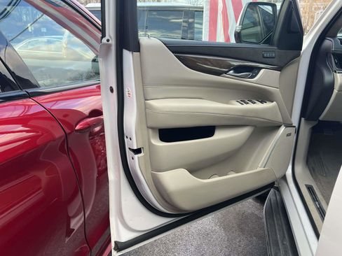 Used 2020 Cadillac Escalade Luxury image 16