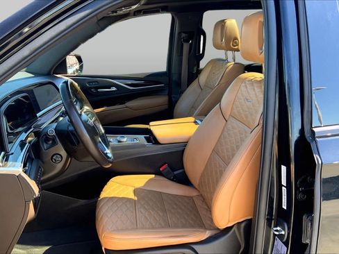 Used 2022 Cadillac Escalade Sport w/ Touring Package AWD/4WD image 8