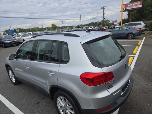 Used 2018 Volkswagen Tiguan Limited w/ Premium Package FWD image 9