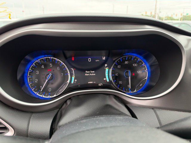 Used 2025 Chrysler Pacifica Select FWD image 16