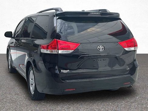 Used 2011 Toyota Sienna LE FWD image 5