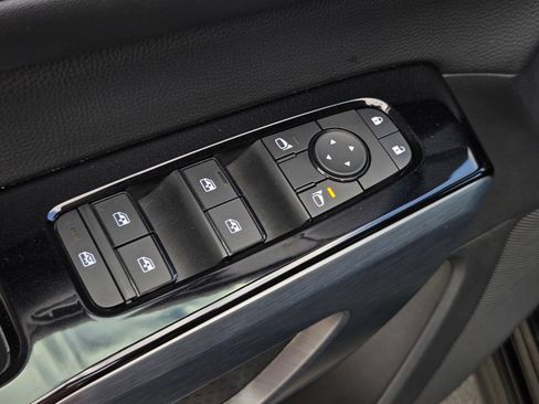 Used 2025 Nissan Pathfinder SL FWD image 10
