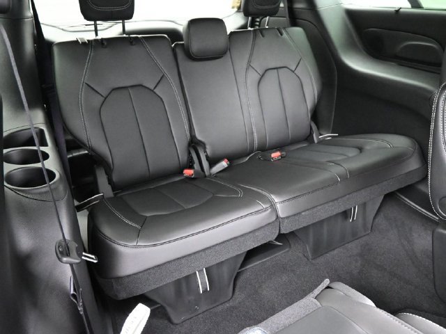New 2025 Chrysler Pacifica Select w/ Uconnect Theater Family Group AWD/4WD image 16