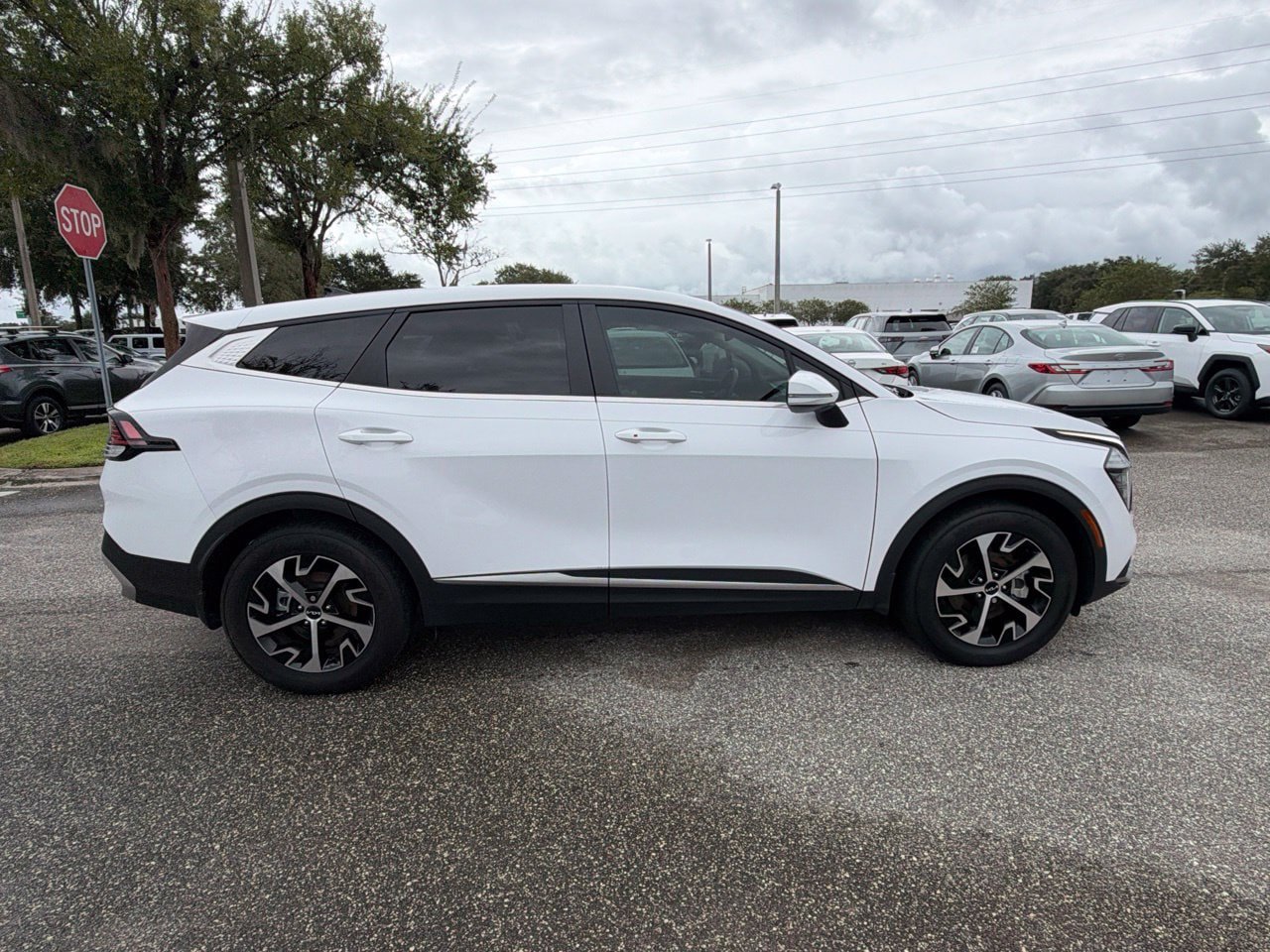 Used 2025 Kia Sportage EX FWD image 4