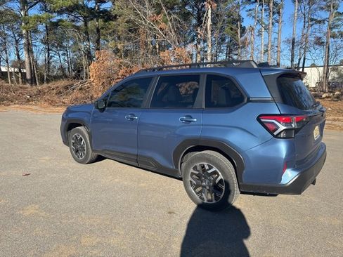 Used 2025 Subaru Forester Premium w/ Convenience Package #1 image 3