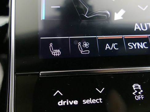 Used 2024 Audi RS Q8 w/ Black Optic Package AWD/4WD image 22