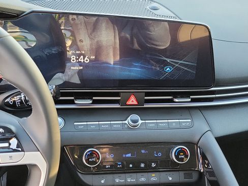 New 2025 Hyundai Elantra SEL image 8