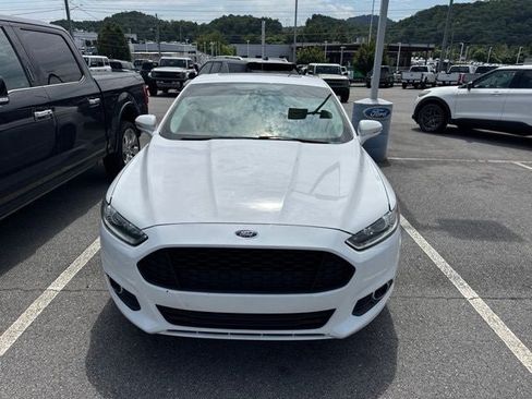 Used 2016 Ford Fusion SE w/ Equipment Group 201A AWD/4WD image 3
