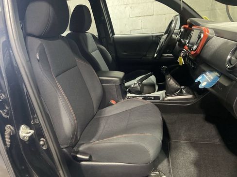 Used 2020 Toyota Tacoma TRD Off-Road w/ Blackout Package AWD/4WD image 26
