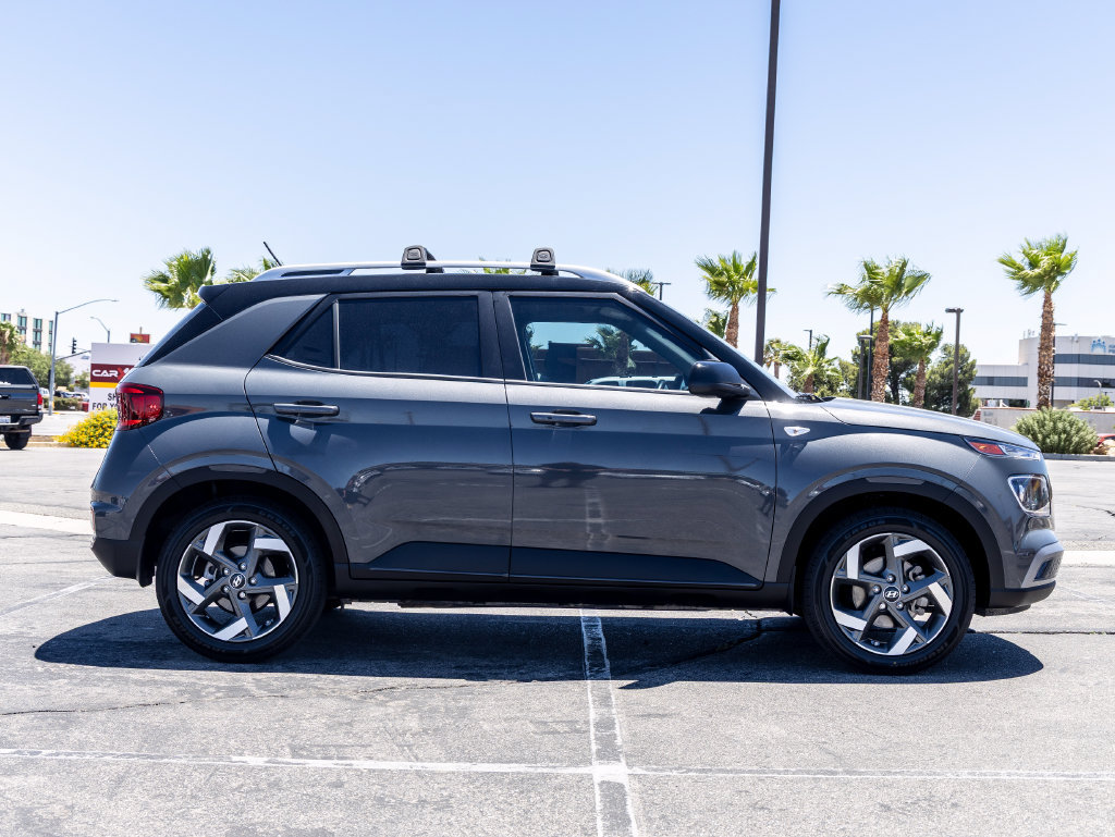 Used 2024 Hyundai Venue Limited FWD image 8