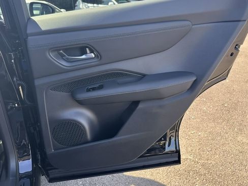 Used 2025 Nissan Ariya AWD image 28