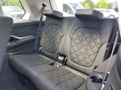Used 2024 BMW X7 xDrive40i w/ Premium Package AWD/4WD image 37