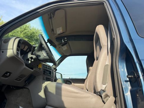 Used 2002 Chevrolet Astro RWD image 17