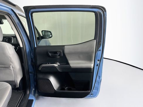 Used 2019 Toyota Tacoma SR5 AWD/4WD image 27