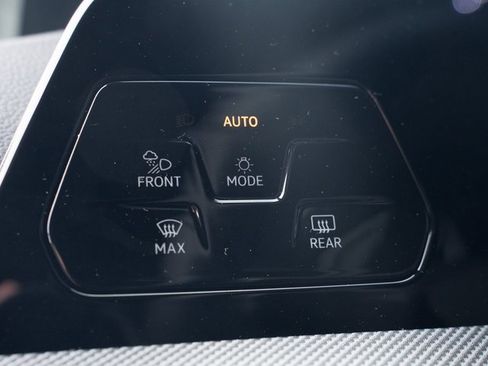 Used 2025 Volkswagen Golf 2.0T image 29