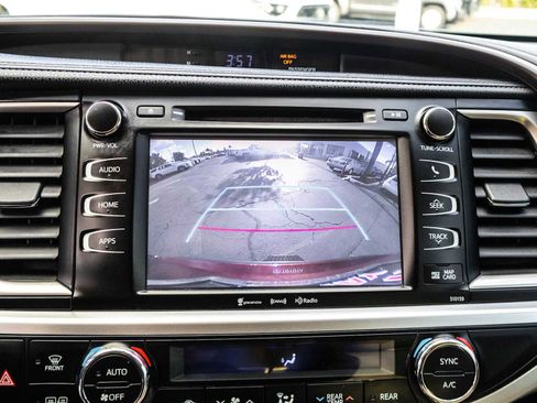 Certified 2016 Toyota Highlander XLE image 30