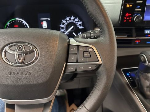 Certified 2022 Toyota Sienna XLE image 26