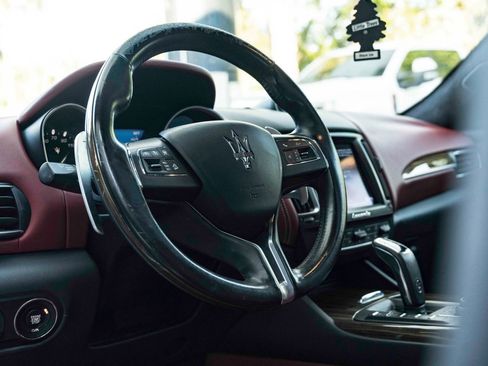 Used 2019 Maserati Levante GranLusso AWD/4WD image 24