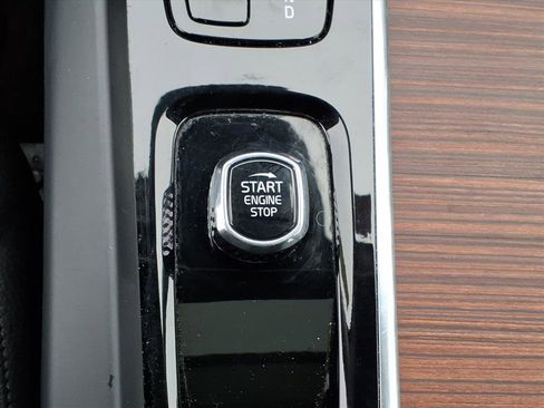 Used 2024 Volvo XC60 B5 Plus image 25