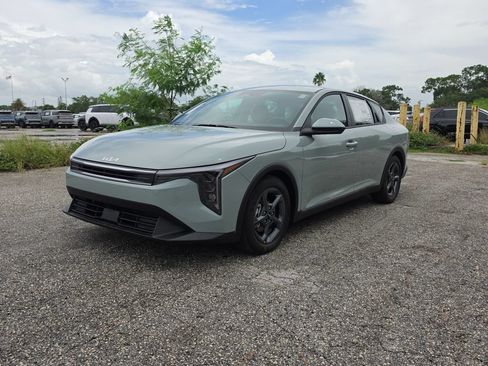 New 2026 Kia K4 FWD image 4