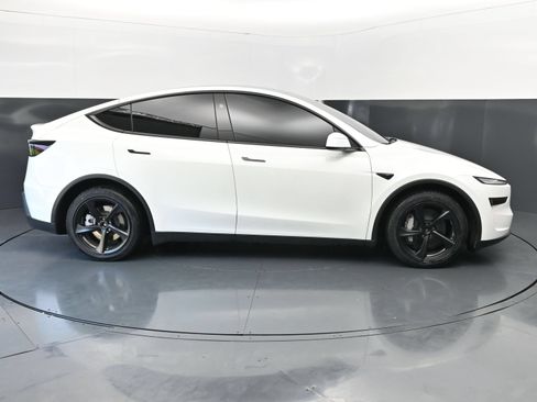 Used 2026 Tesla Model Y AWD image 6
