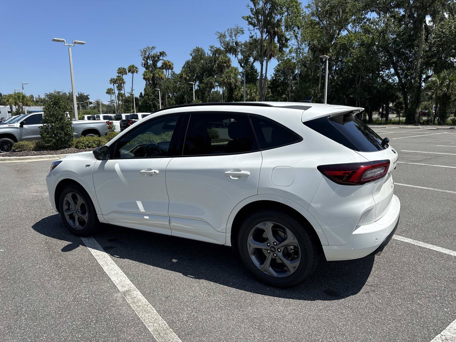 Used 2024 Ford Escape ST-Line w/ Tech Pack #1 FWD image 5