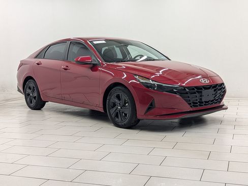 Used 2023 Hyundai Elantra SEL image 6