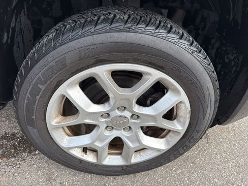 Used 2017 Jeep Renegade Latitude w/ Cold Weather Group image 12