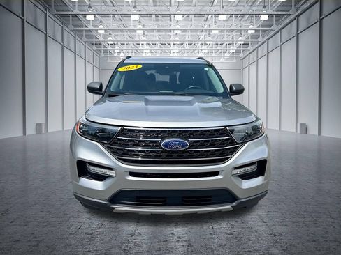 Used 2023 Ford Explorer XLT w/ Equipment Group 202A AWD/4WD image 2