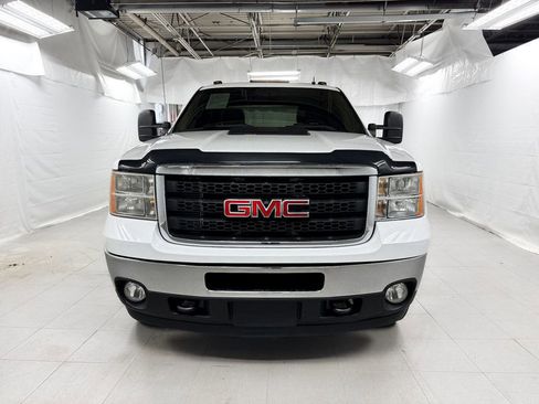 Used 2011 GMC Sierra 3500 SLE w/ SLE Preferred Package image 2