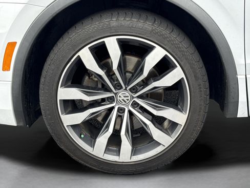 Used 2018 Volkswagen Tiguan SEL Premium w/ R-Line Package image 35