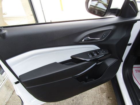 Used 2025 Chevrolet Trax LT image 16