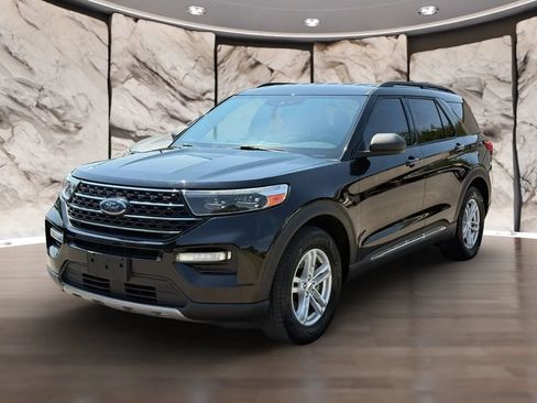 Used 2021 Ford Explorer XLT w/ Equipment Group 202A RWD image 2